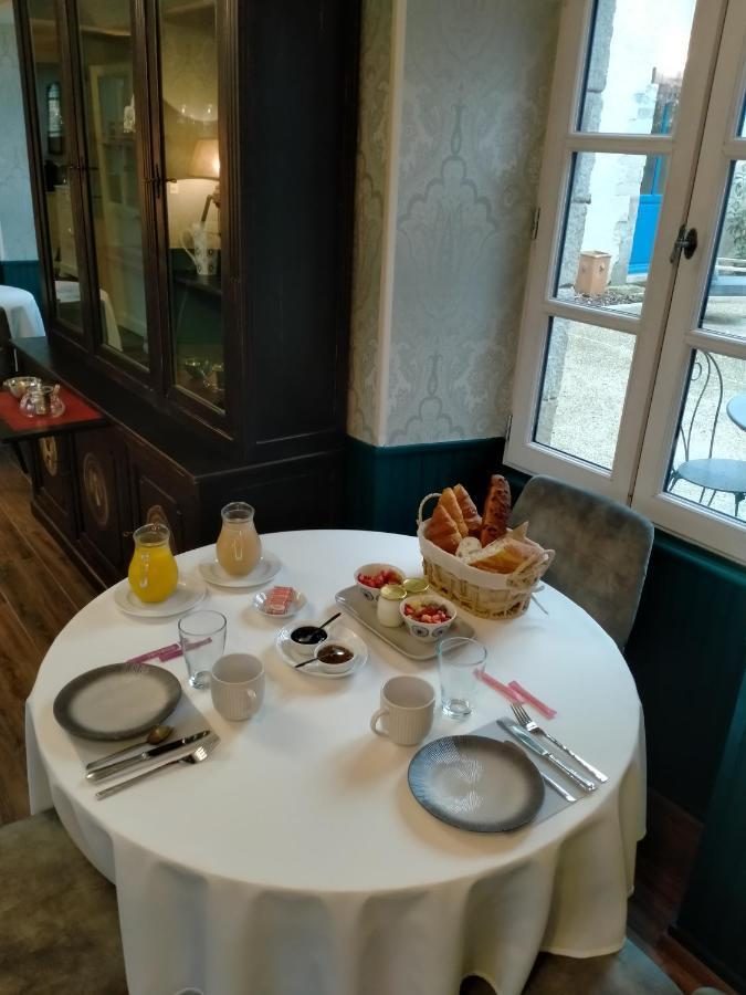 La Cour Des Ursulines 호텔 조셀린 외부 사진